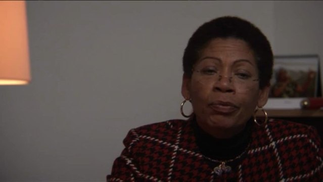 BONUS 2 du DVD L'IDENTITÉ NATIONALE - ITW GEORGE PAU-LANGEVIN - MINISTRE CHARGÉE DE LA RÉUSSITE ÉDUCATIVE -