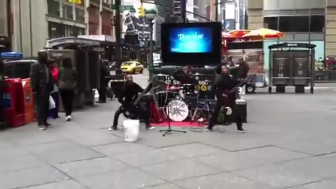 VIDEO Des enfants de 11 ans jouent du metal dans la rue