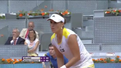 Serena WIlliams batte Medina Garigues in 3 set