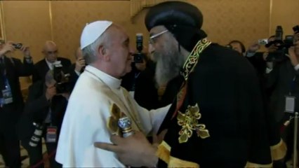 Papa recibe a líder copto