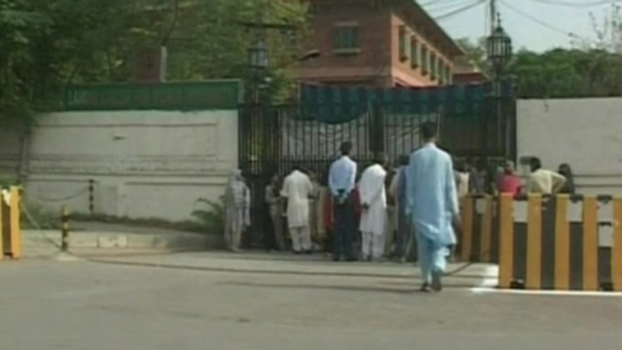Polls open in Pakistn