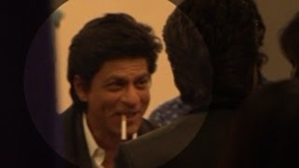 Shahrukh Khan CAUGHT SMOKING in public