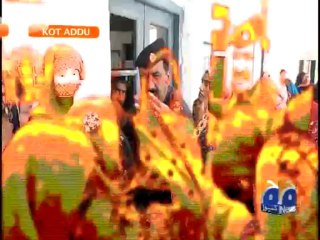 Woman and Police Officer Exchange Slaps -11 May 2013