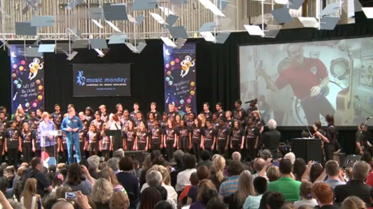 NewCa.com: 2013 OSC. Chris Hadfield Final Live Link from ISS