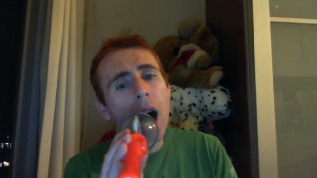 Wiwi égratigne people help the people de Birdy