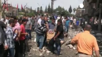 Explosions rock Turkish border town