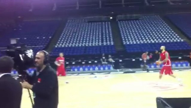 RedPlanet.gr - Ο Άντιτς το έβαλε από το κέντρο του γηπέδου