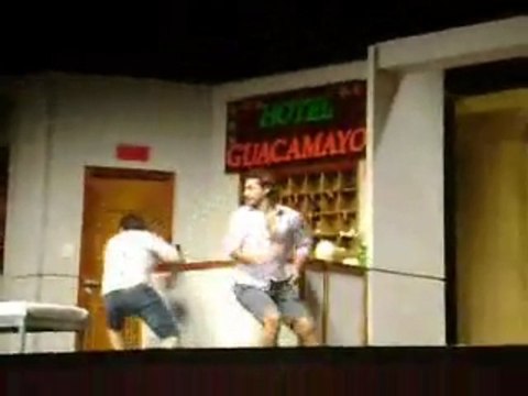 Pedro y elenco Viaje de Locura en función de San Martín 10 - 10 de Mayo