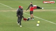 [www.sportepoch.com]Beckham son show the ox tail juggling training ground Ibrahimovic fight game