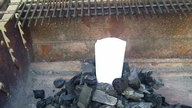 Allumage barbecue facile : Le puits à charbon