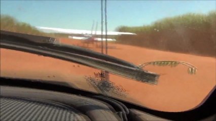 The police car pursued the airplane / Полиция преследует самолет наркоторговцев