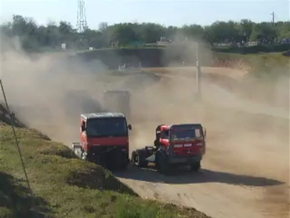 camion-cross elne 2013.... accrochage finale standarts
