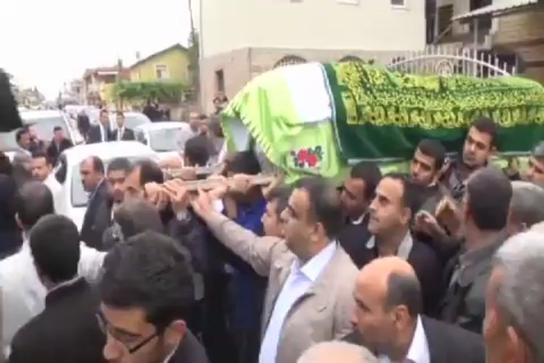 Cenazeler defnediliyor