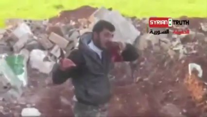 ‫للكبار فقط يقتلع قلب احد انصار بشار الاسد و يأكله ويهتف تكبييير‬‎ - YouTube
