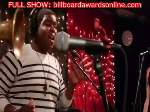 Macklemore & Ryan Lewis Cant Hold Us live performance Billboard Music Awards 2013