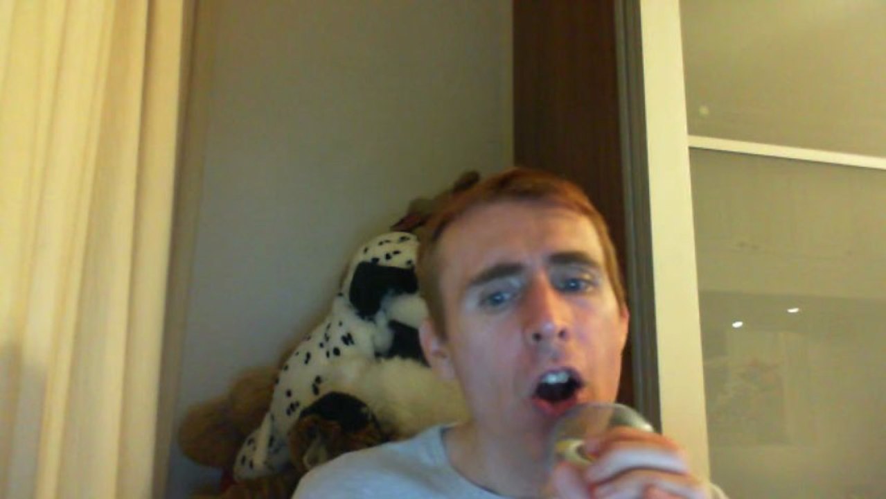 Wiwi égratigne "ne m'oublie pas" de Sandra Kim