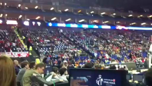 Φέρτε μας το Ευρωπαϊκό, φωνάζουν οι οπαδοί του Ολυμπιακού στην Ο2 Arena