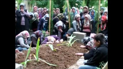 Attentat en Turquie: les victimes enterrées dans les larmes