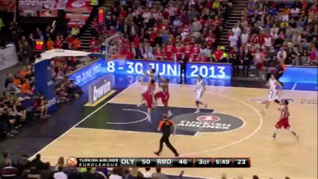 Block of the Night: Kyle Hines, Olympiacos Piraeus