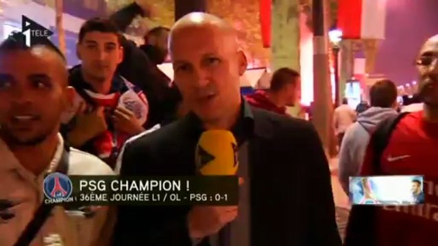Les supporters du PSG envahissent les Champs-Elysées