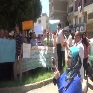 وقفه احتجاجية بضرائب المنيا العامة والمبيعات للمطالبة بصرف البدلات وحافز 190%