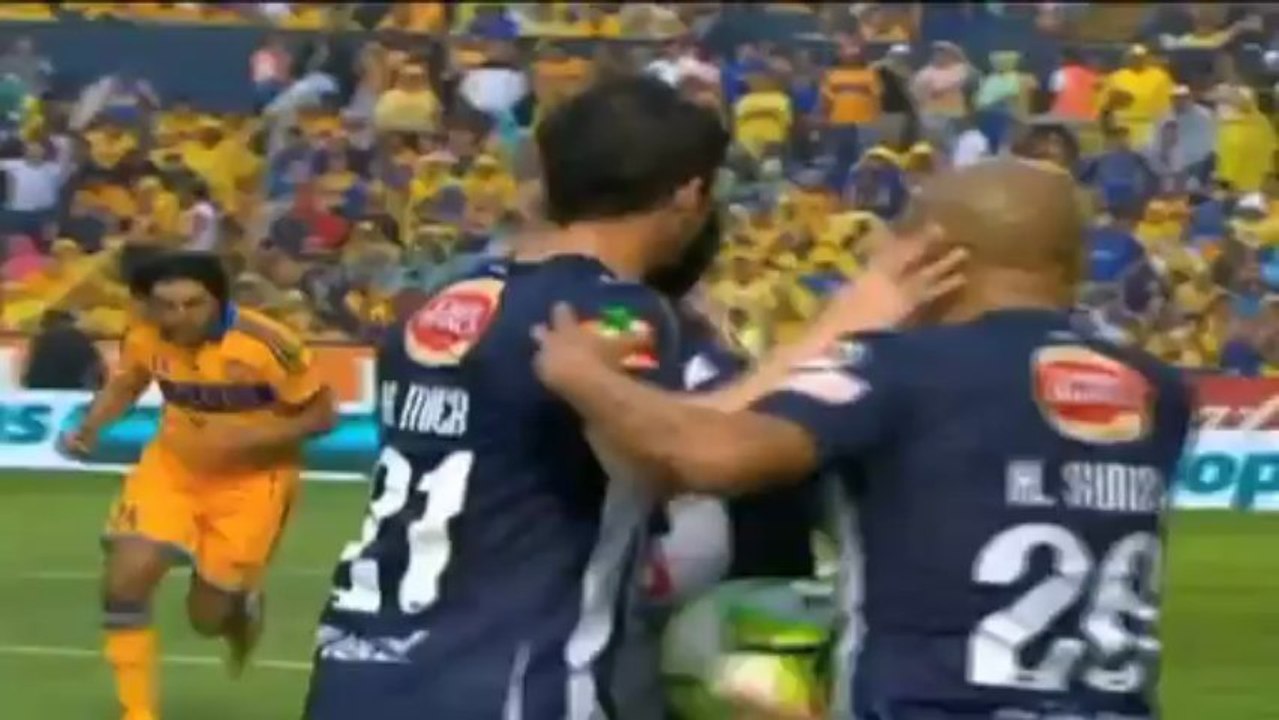 Liga MX: Eigentor von Jimenez! Mexikanischer Verteidiger macht sich zur Lachnummer