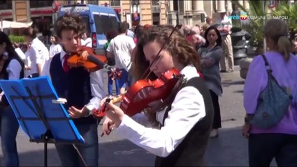 Napoli - Musica e scuole, un'onda che invade la città (12.05.13)