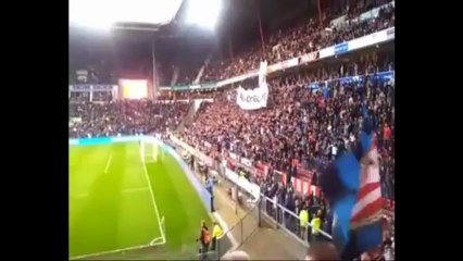 Taraftar van Bommel için coştu