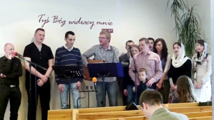 Młodzież ze zboru w Lubinie usłuje pieśnią 2