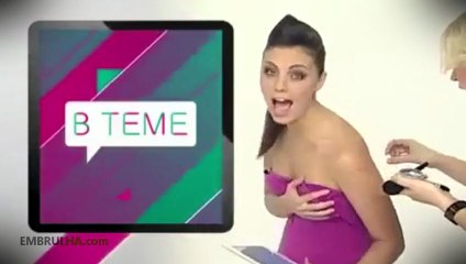 Apresentadora russa perde alça - EMBRULHA.com