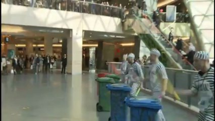 Alcatraz (nSeriale) - taniec więźnów w złotych tarasach