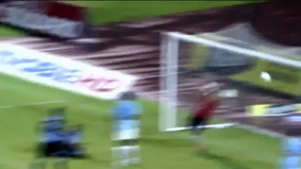 Dopo la rovesciata da terra, altra perla del 'Mamita' Calderon!