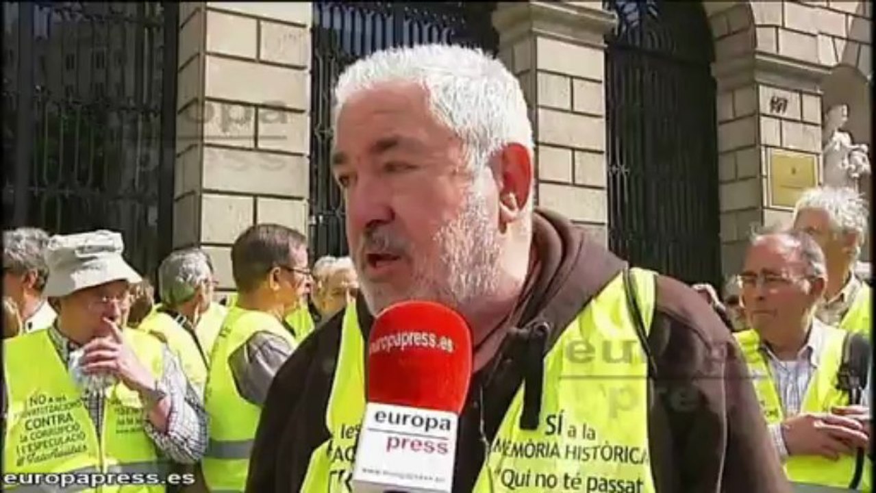 'Iaioflautas' se concentran contra los recortes