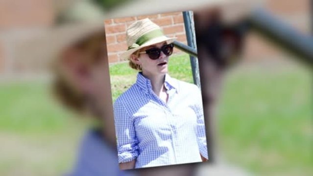 Reese Witherspoon Goes Back to Blonde at Son's Soccer Game