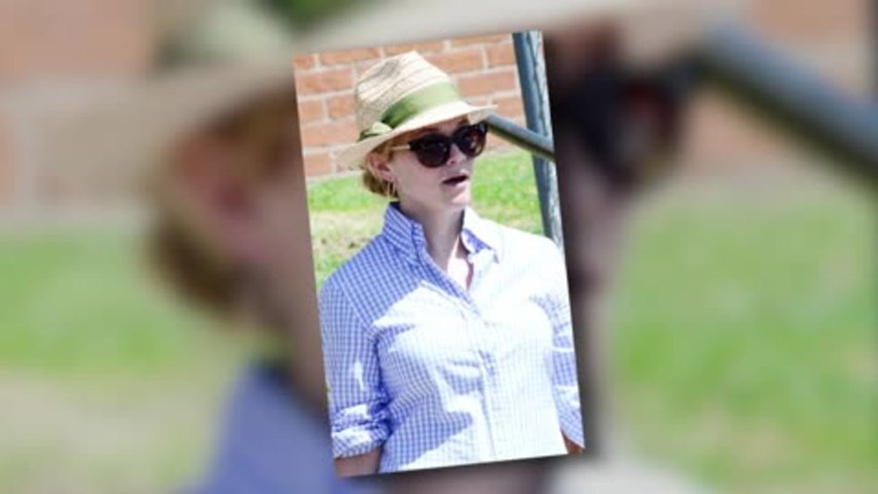 Reese Witherspoon Goes Back to Blonde at Son's Soccer Game