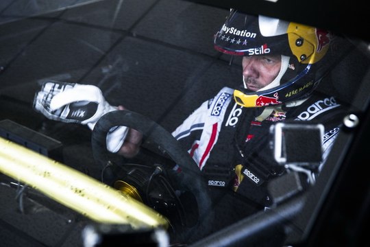 Loeb au volant de Peugeot 208 T16 Pikes Peak