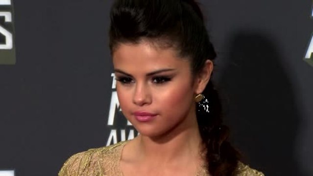 Selena Gomez Insists She's Single and Available