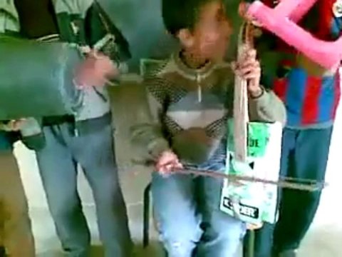 Enfants amazighs du sud marocain en chant libre