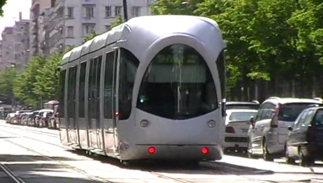 Citadis302 : Départ de la station Jean Macé sur la ligne T2 du tramway de Lyon