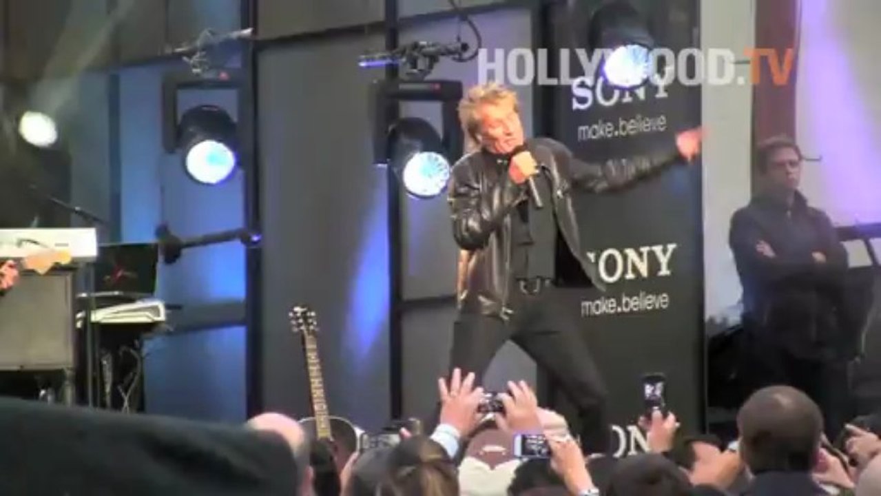 Rod Stewart Wears it Well at Jimmy Kimmel - Hollywood.TV