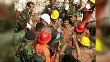Bangladesh, ragazza salva dopo 15 giorni: "viva grazie a...