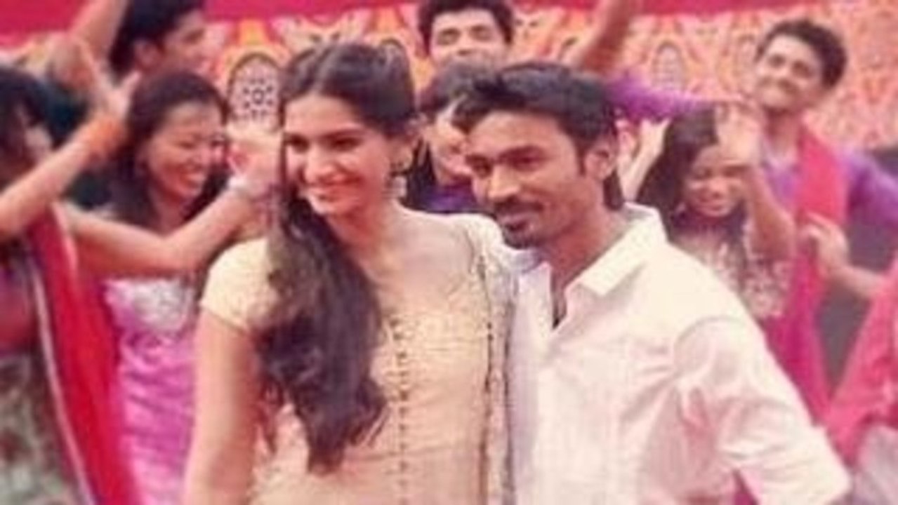 Sonam Kapoor & Dhanush promote Raanjhanna desi style!