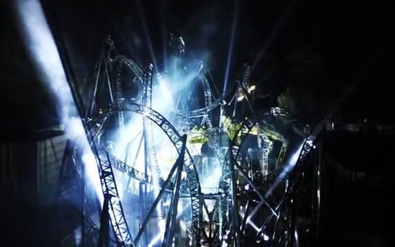 Alton Towers présente The Smiler de nuit