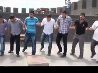 Amed surlarında Halay