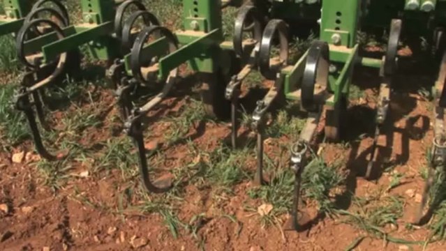 Produisons autrement : le désherbage automatique