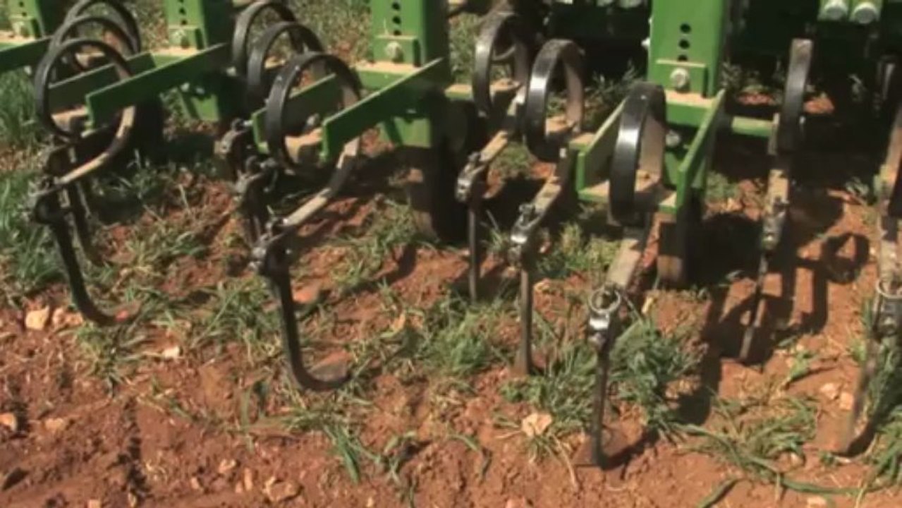 Produisons autrement : le désherbage automatique