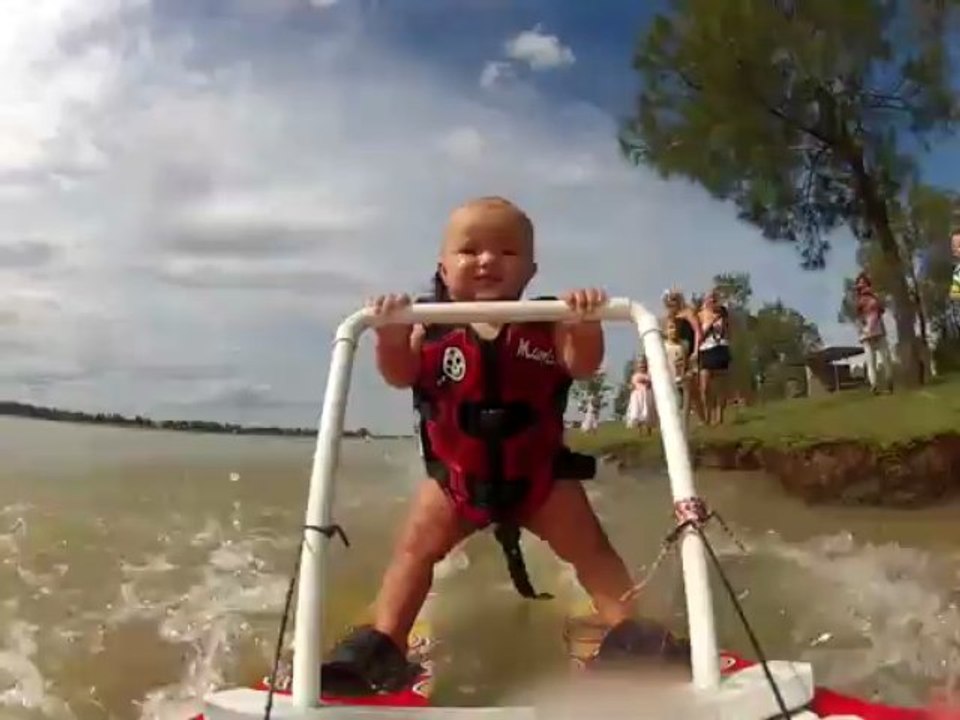 leçon de ski nautique moins de 1 an! Baby Ryder's Waterski! 7.5 Month Old ! ORIGINAL