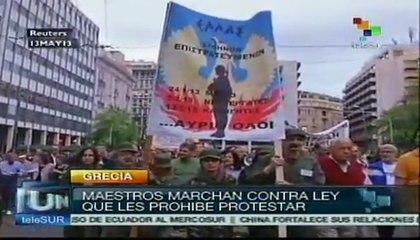 Educadores griegos marchan contra ley que les prohibe protestar