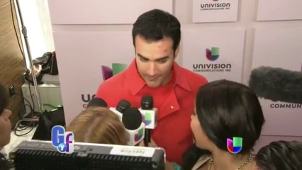 David Zepeda @davidzepeda1 comenta del golpe que sufrió con un micrófono.