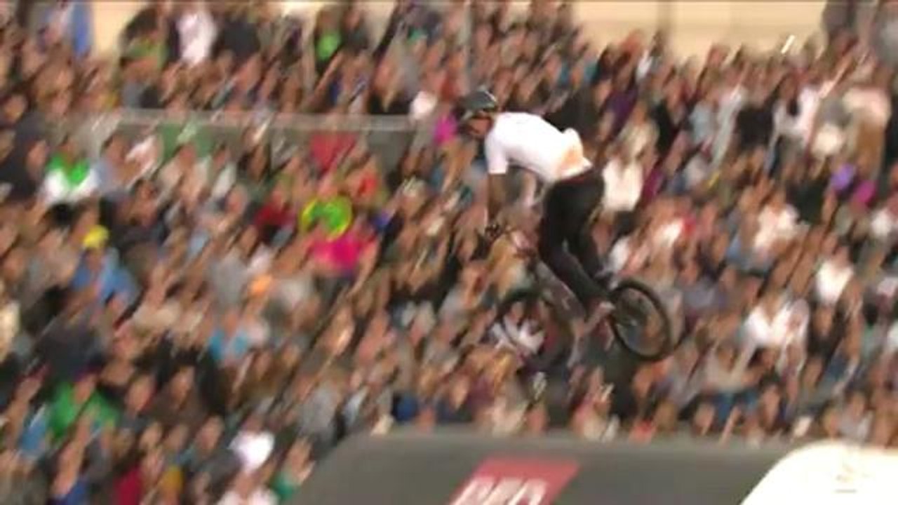 World First by Logan Martin - 1080 barspin - FISE World Montpellier - 2013